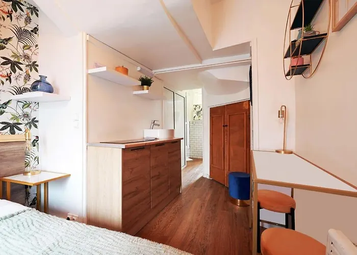 Updated In The Heart Of The Bustling Le Marais District Apartamento