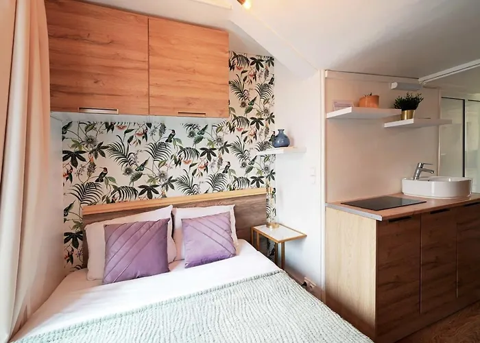 Updated In The Heart Of The Bustling Le Marais District *